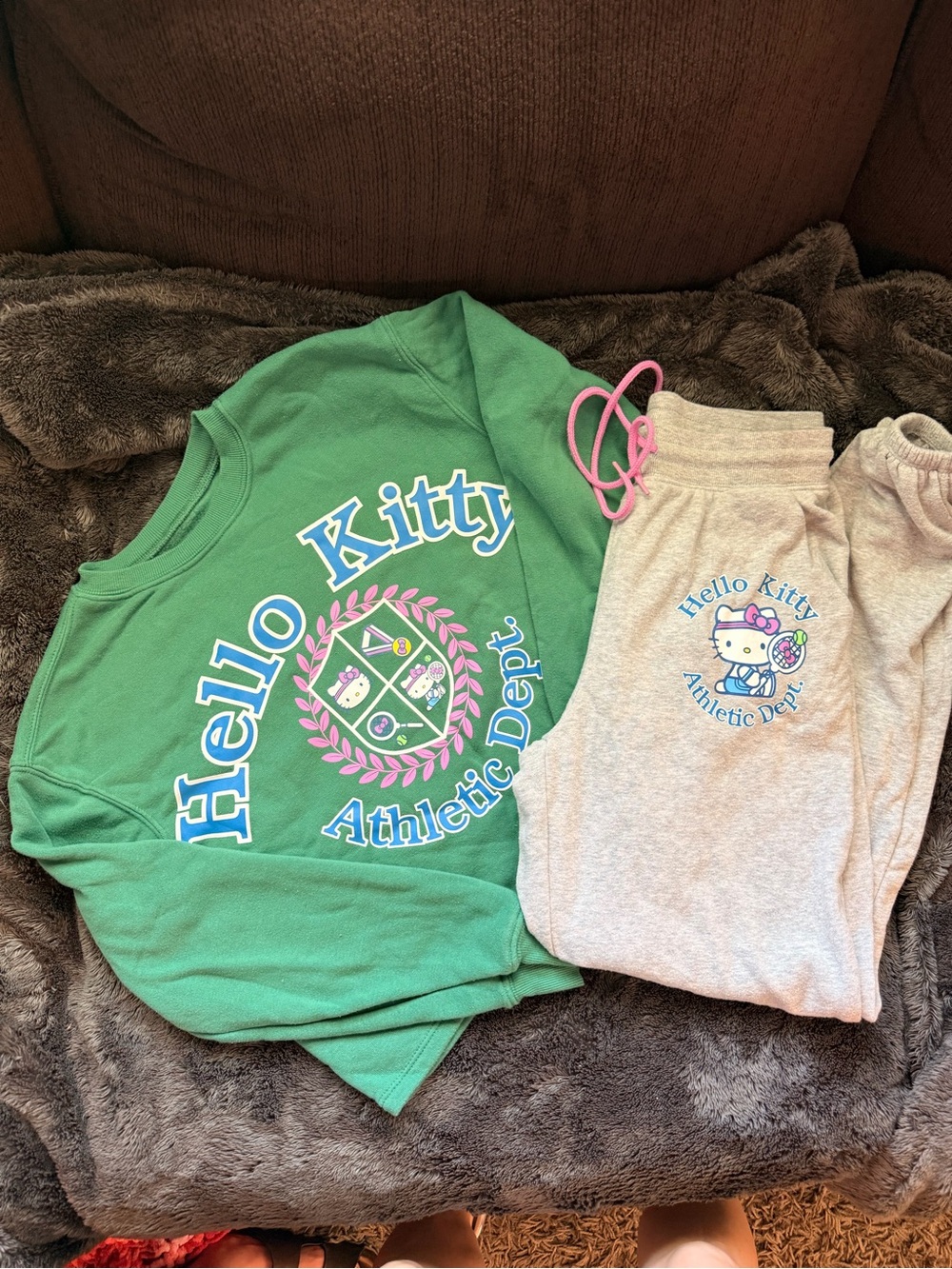 Hello Kitty Green Top with Light Gray Pants sweatsuit teen small